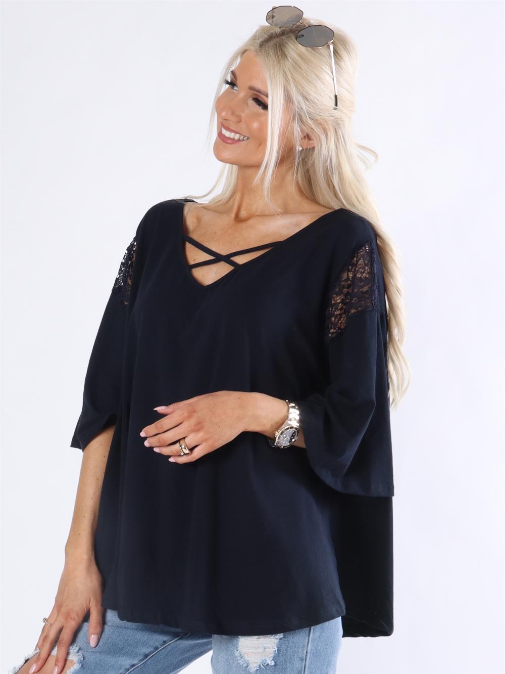 Sasha - Beigefarvet bluse med blondedetalje ved ærmet